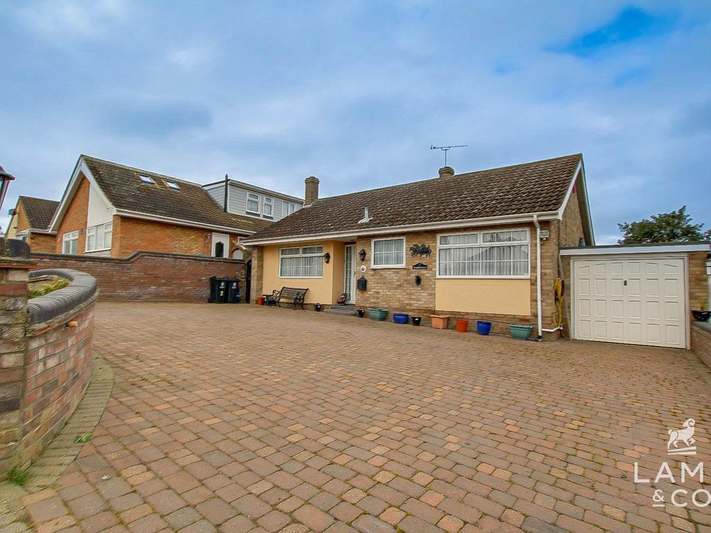 3 bed detached bungalow for sale in Oakmead Road, St. Osyth, ClactonOn