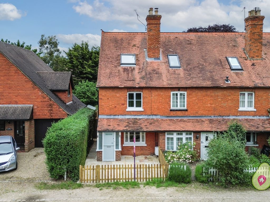 2 bed end terrace house for sale in Bakers Lane, Pinkneys Green SL6, £