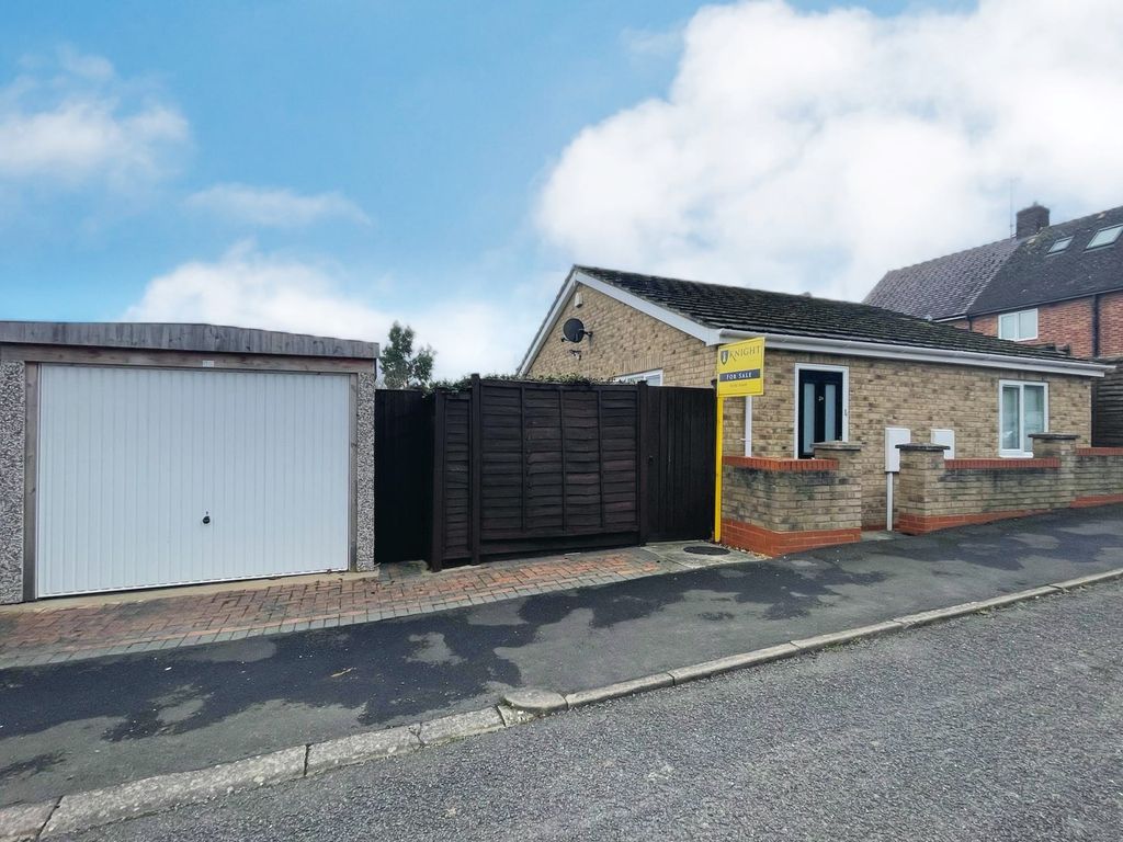 2 bed detached bungalow for sale in Masterton Close, Stamford PE9, £
