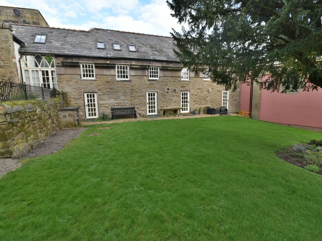 3 bed mews house to rent in Chapel Court, Wynnstay Estate LL14, £950