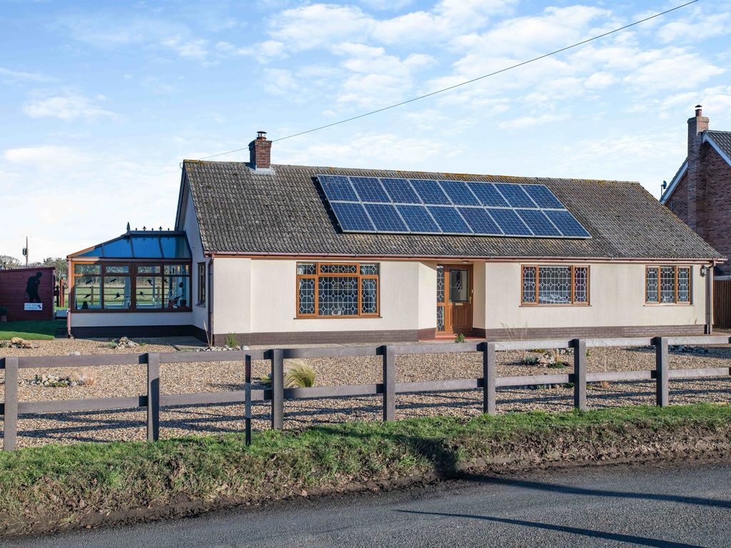 4 bed detached bungalow for sale in Hargham Road, Shropham