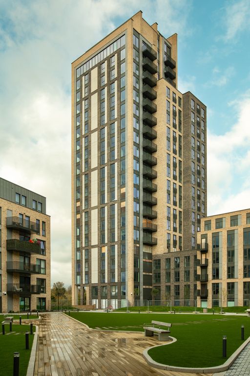 3 bed flat to rent in Ascot Road, Watford WD18, £2,715 pcm Zoopla