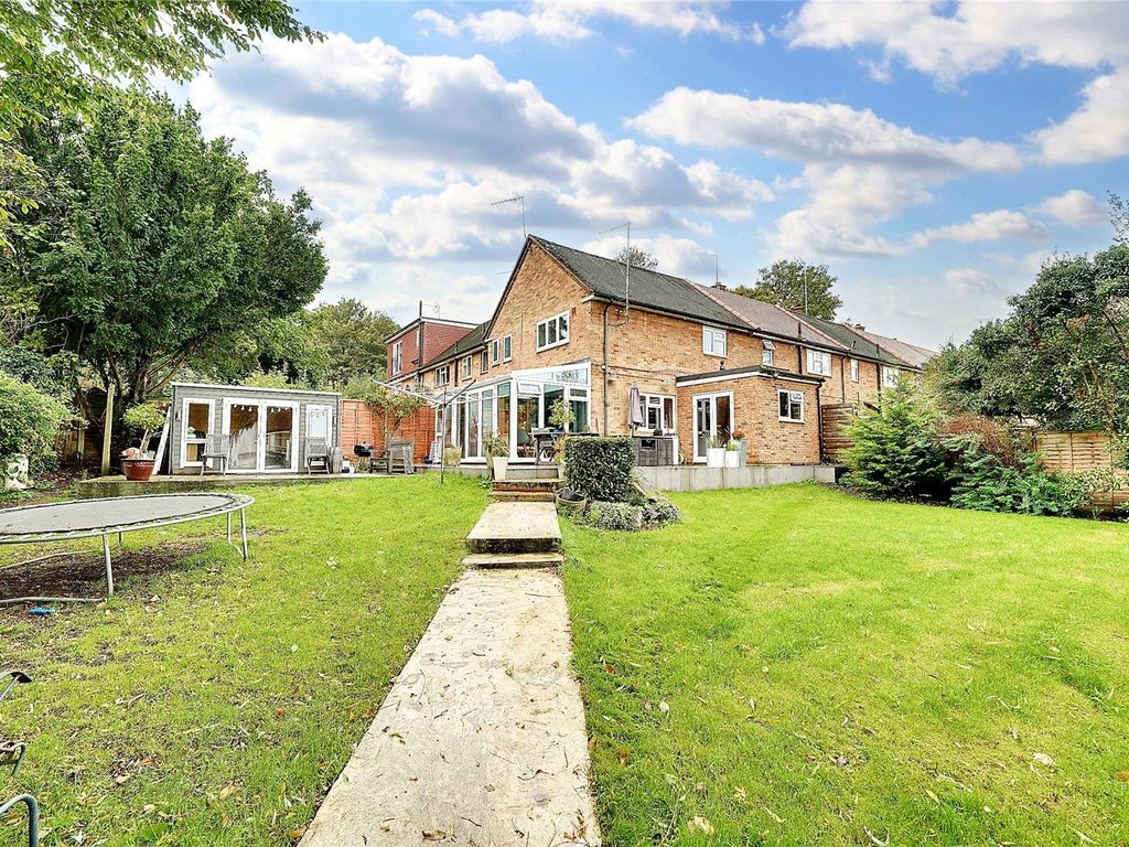 3 bed end terrace house for sale in Amwell Close, Enfield EN2, £600,000