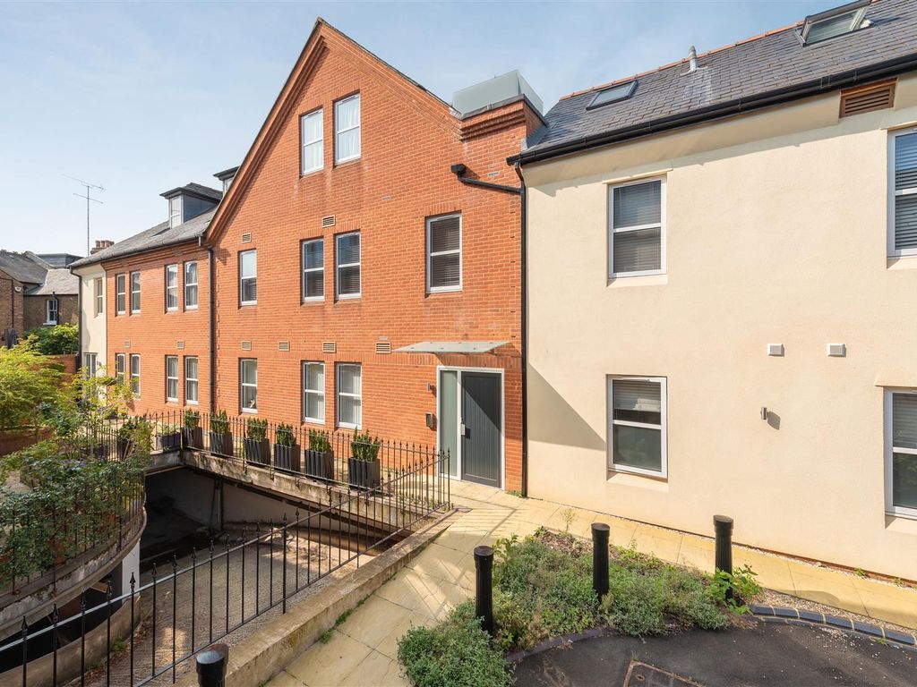 New home, 2 bed flat for sale in Frances Road, Windsor SL4, £500,000