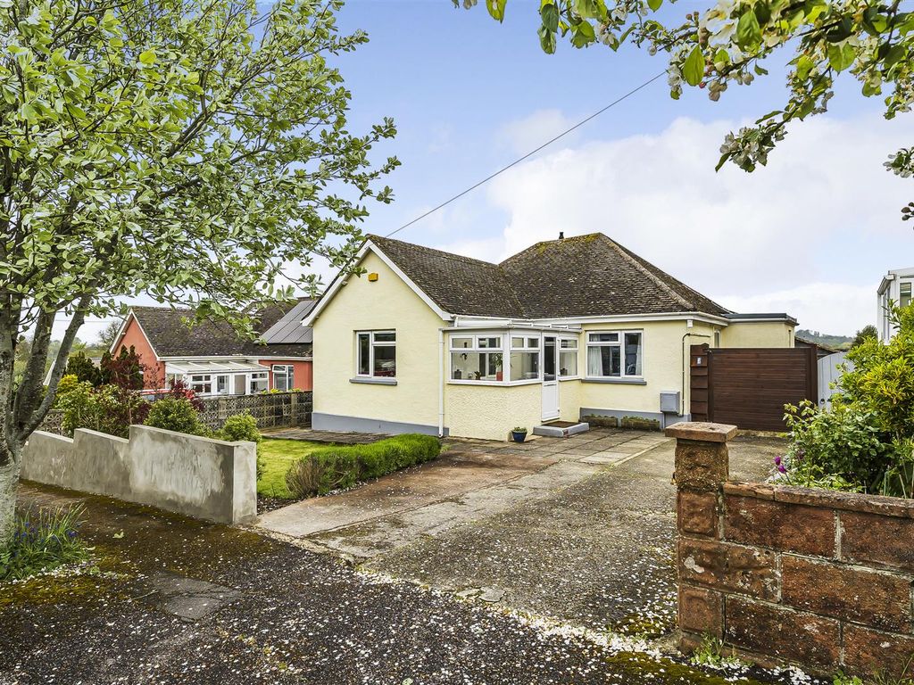 3 bed detached bungalow for sale in Dragons Mead, Axminster, Devon EX13