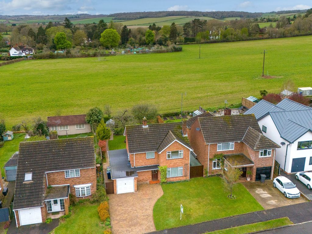 3 bed detached house for sale in Goddington Road, Bourne End SL8, £