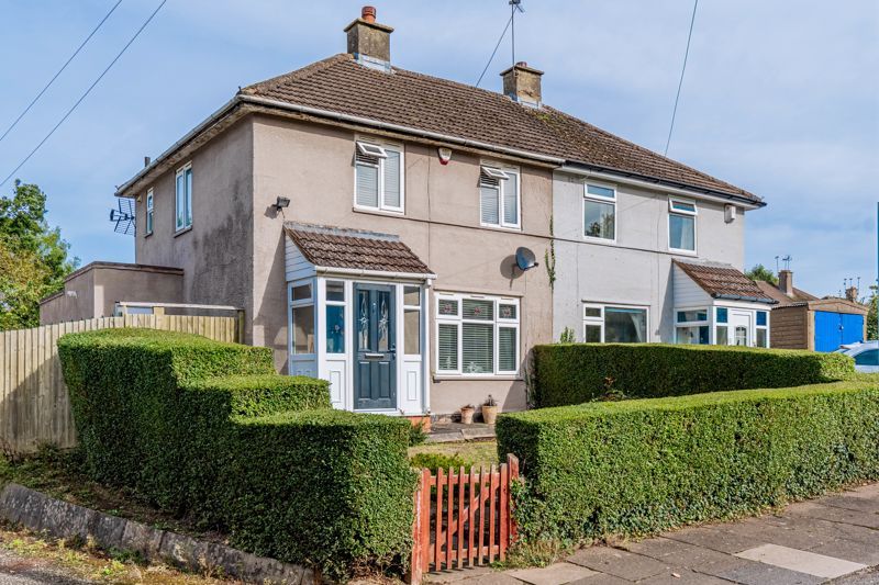 3 bed semidetached house for sale in Hill Close, West Heath