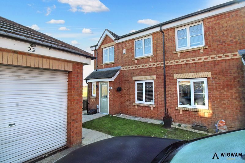 3 bed semidetached house for sale in Eildon Hills Close, Hull HU7, £