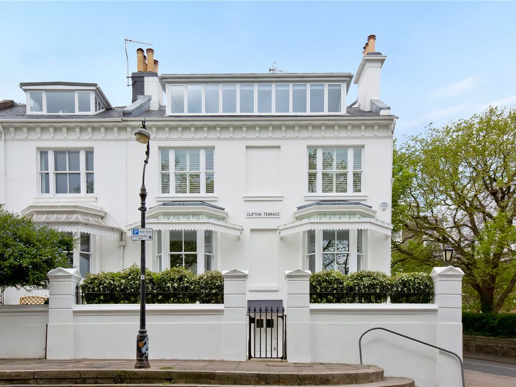 5 bed end terrace house for sale in Clifton Terrace, Brighton, East