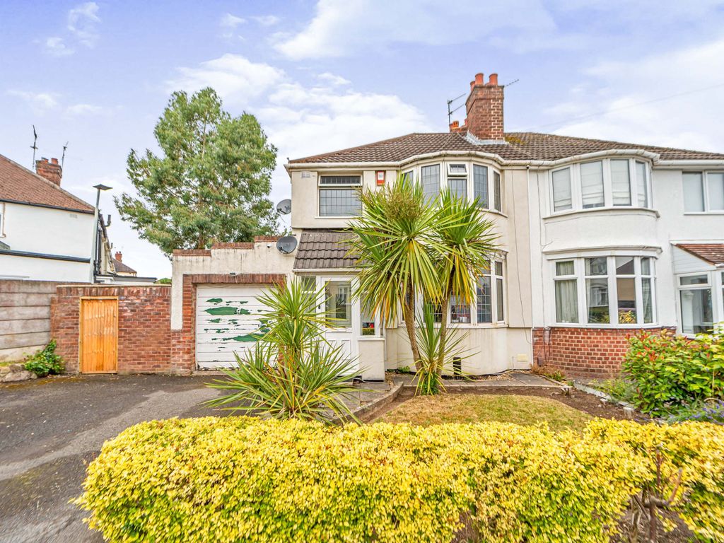 3 bed semidetached house for sale in Fairview Road, Penn