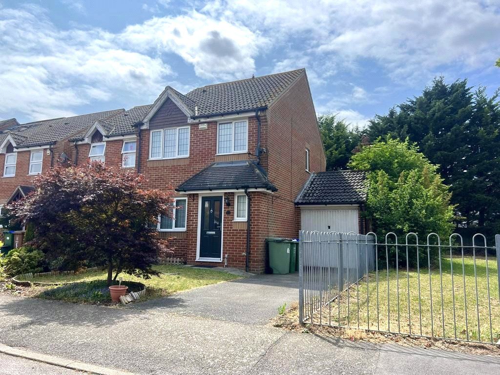 3 bed semidetached house to rent in Lawrence Road, Erith, Kent DA8