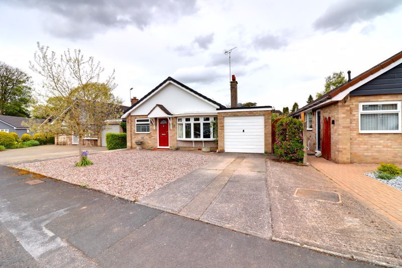 3 bed bungalow for sale in Clevedon Avenue, Hillcroft Park, Stafford ST17, £330,000 Zoopla