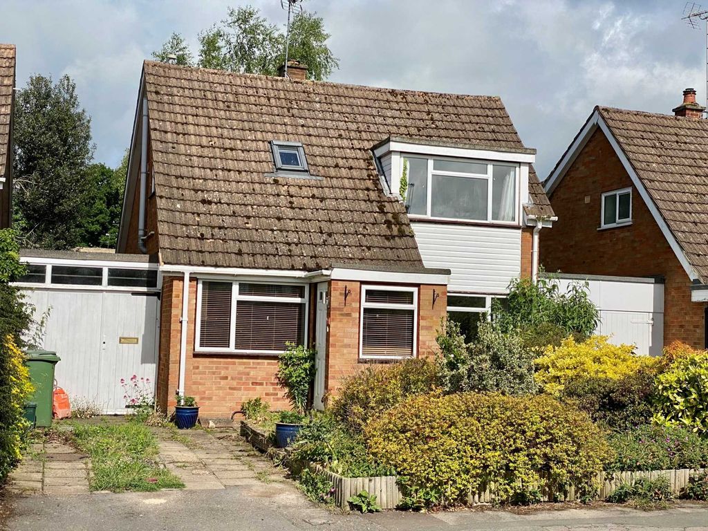 3 bed linkdetached house for sale in Elizabeth Road, HenleyOnThames