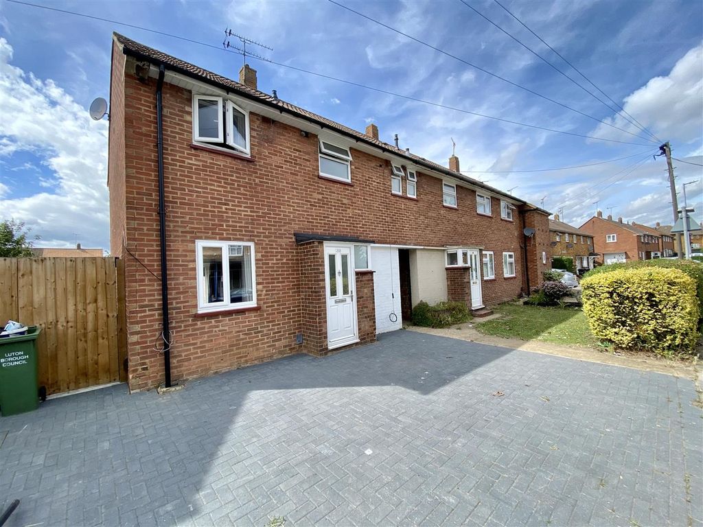 3 bed end terrace house for sale in Birdsfoot Lane, Luton LU3 - Zoopla