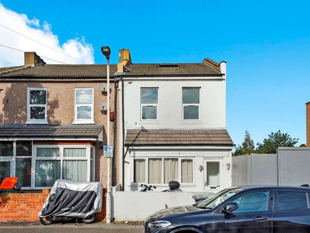 6 bed semidetached house for sale in Buckingham Road, Stratford E15, £