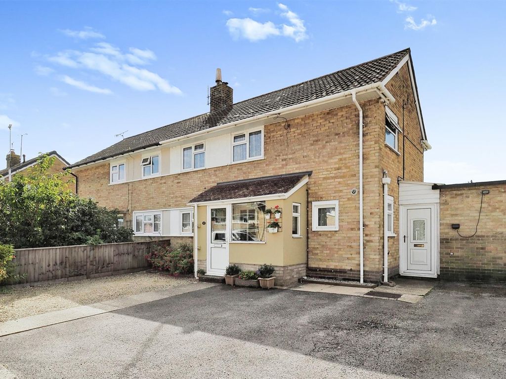 3 bed semidetached house for sale in Elizabeth Road, Durrington