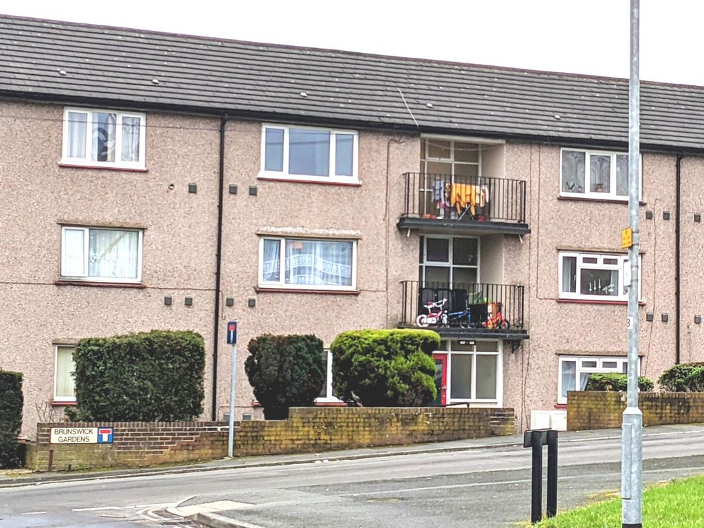 2 bed flat for sale in Brunswick Gardens, Halifax HX1 Zoopla