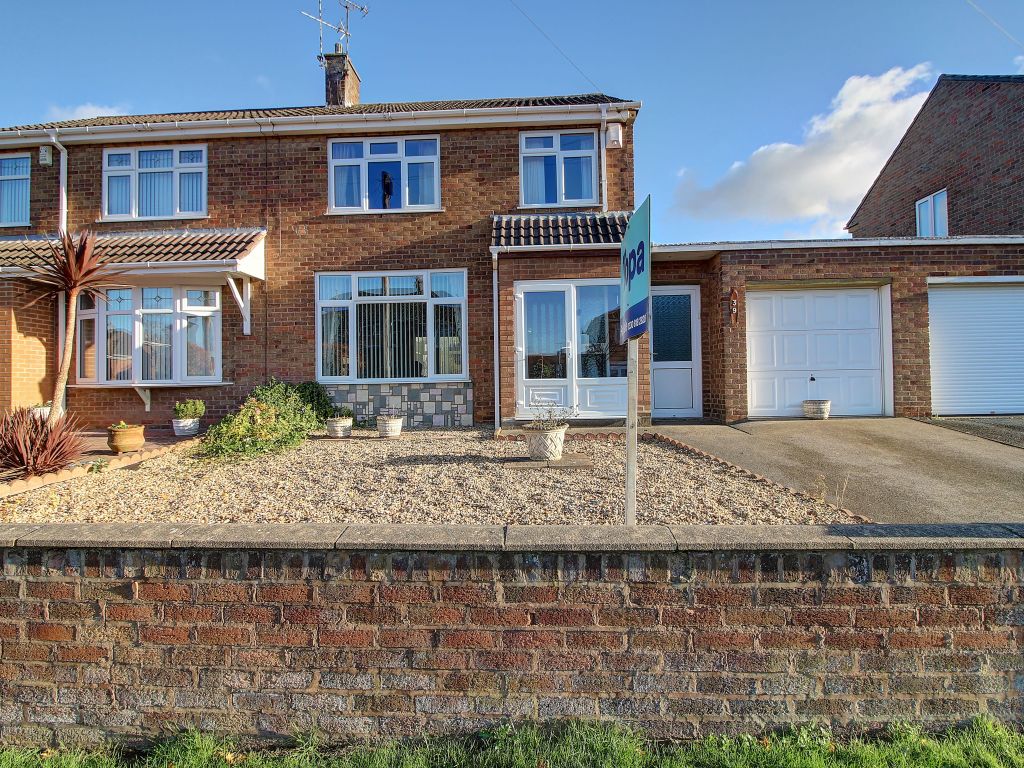 3 bed semidetached house for sale in Roxburgh Road, Nuneaton CV11, £