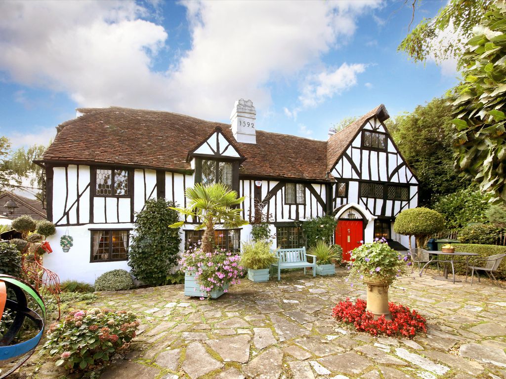 4 bed detached house for sale in Moss Lane, Pinner HA5., £1,750,000