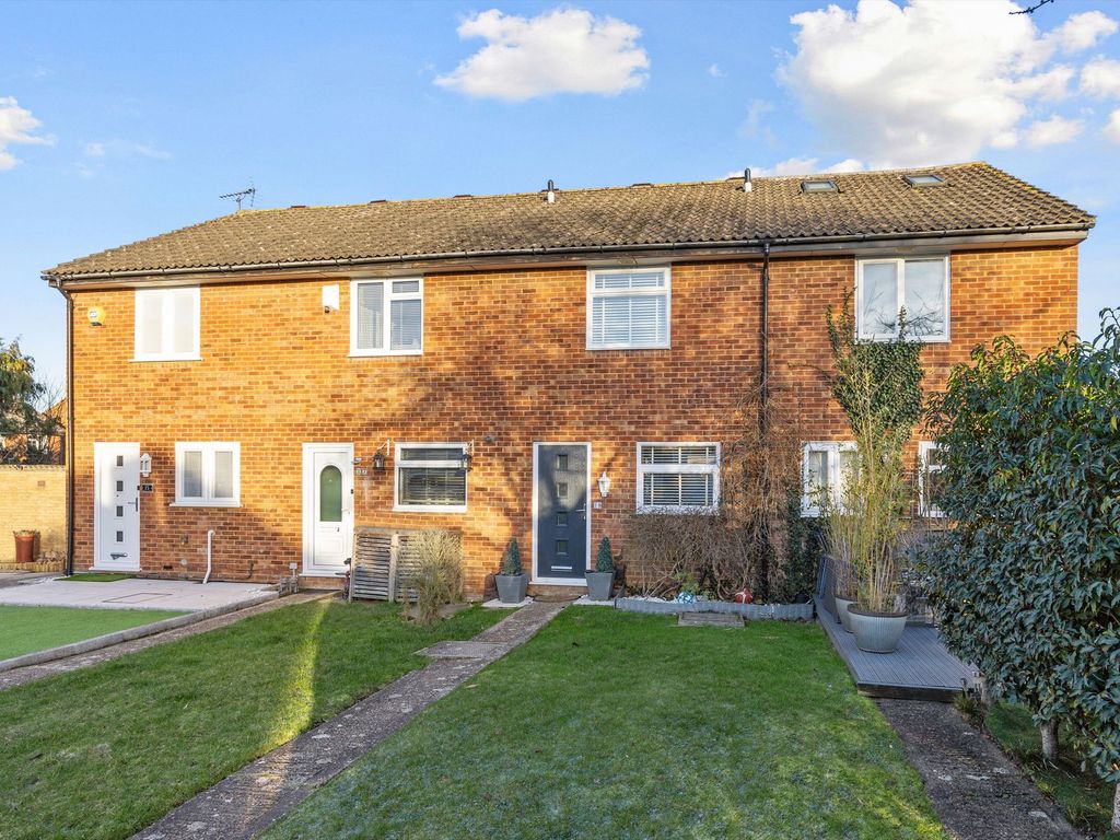 2 bed terraced house for sale in Greenwood Drive, Redhill RH1, £350,000