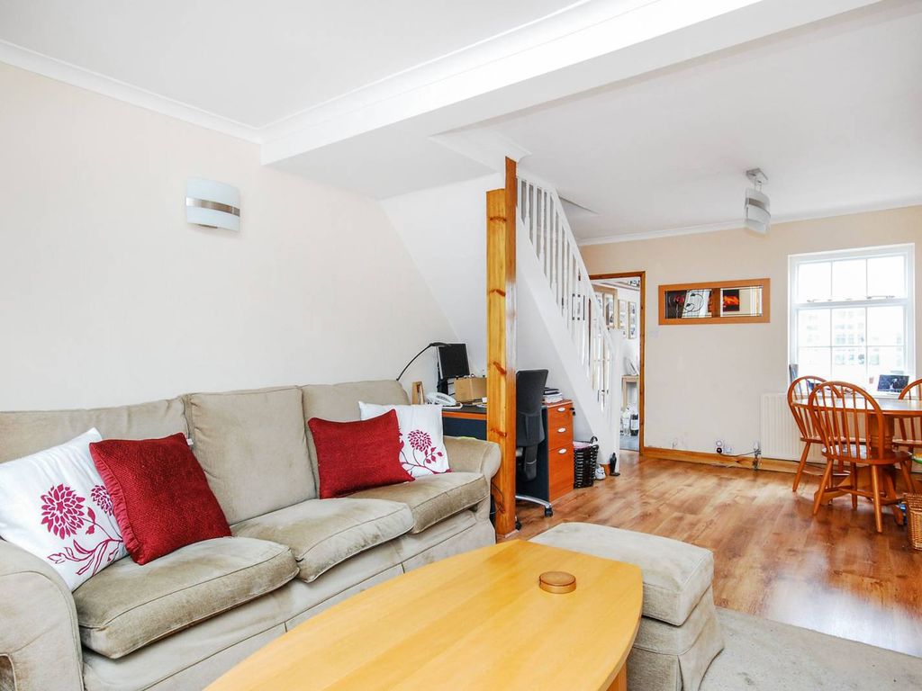 2 bed terraced house to rent in Trinity Road, Richmond TW9, £2,500 pcm