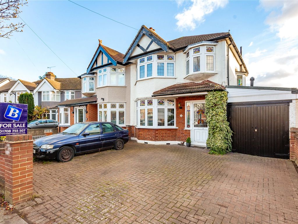 3 bed semidetached house for sale in Havering Drive, Romford RM1, £