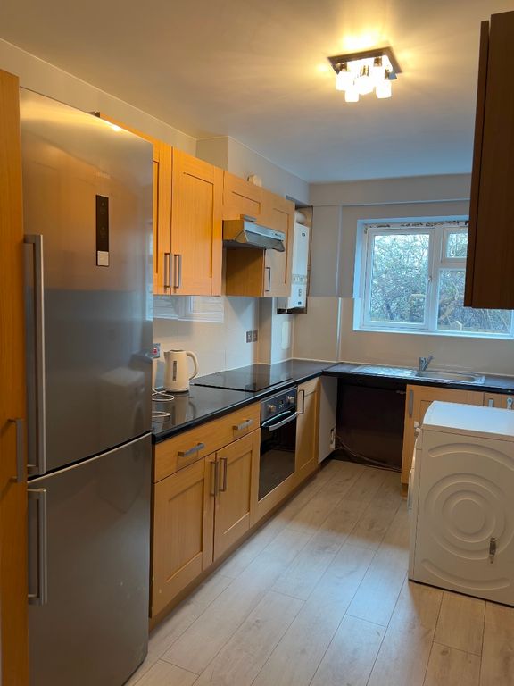 1 bed flat to rent in Torrington Court, Shakespeare Road, London NW7, £