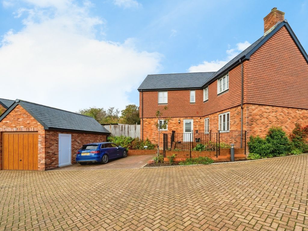 4 bed detached house for sale in Windmill Place, Cross In Hand, Heathfield, East Sussex TN21, £