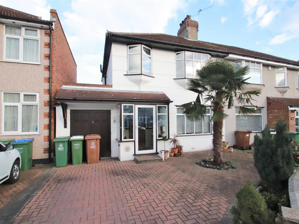 3 bed semidetached house for sale in Berkeley Avenue, Bexleyheath DA7