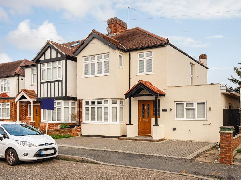 4 bed semidetached house for sale in Willowhayne Gardens, Worcester