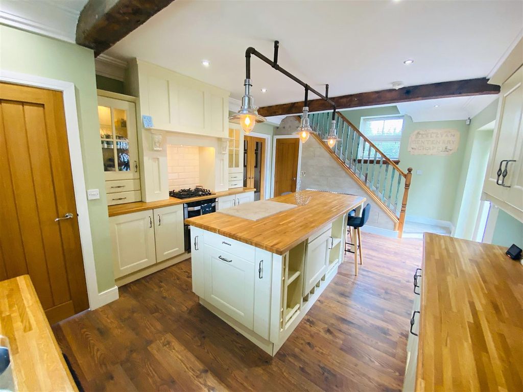 3 bed detached house for sale in Hirst Road, Chapel Haddlesey, Selby