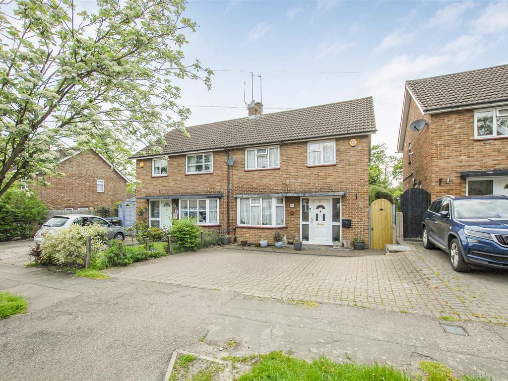 3 bed semidetached house for sale in Hunters Ride, Bricket Wood, St