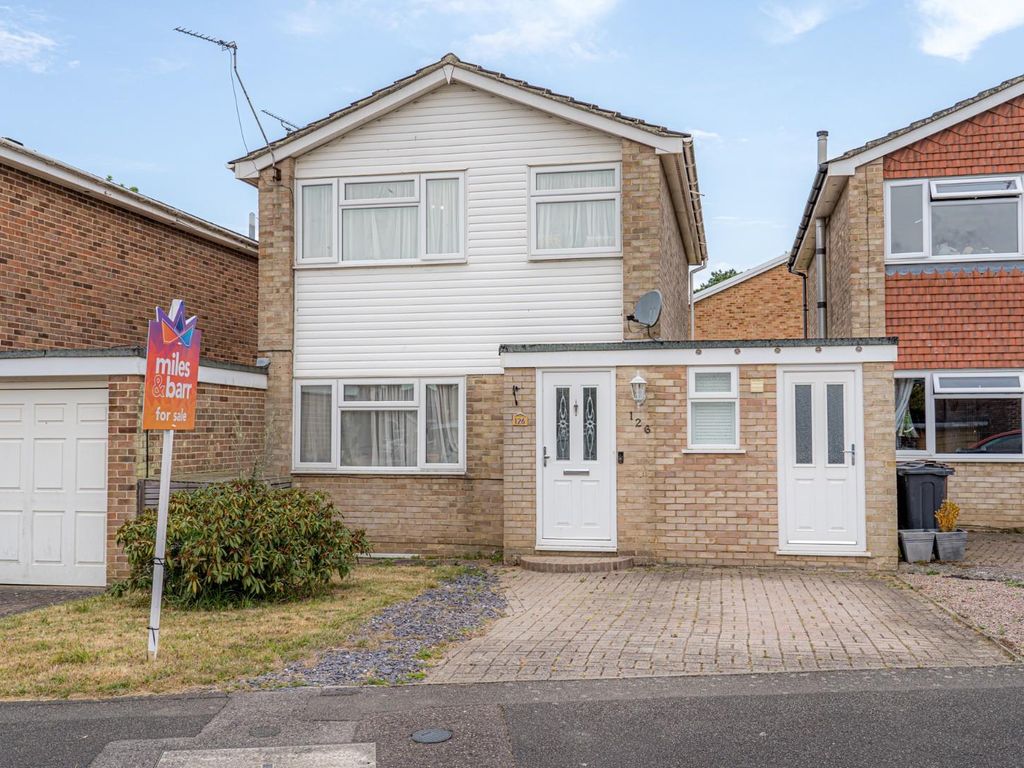 3 bed linkdetached house for sale in Grasmere Road, Kennington