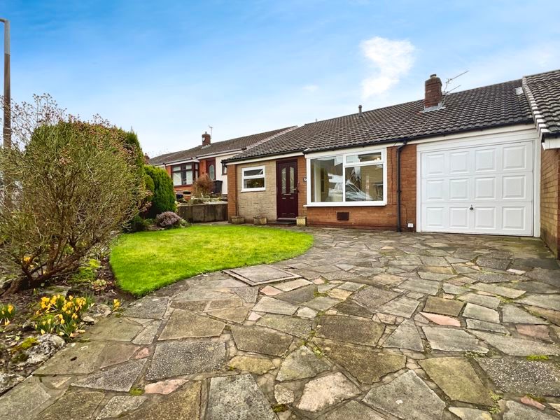 4 bed semidetached house to rent in Hospital Road, Bromley Cross