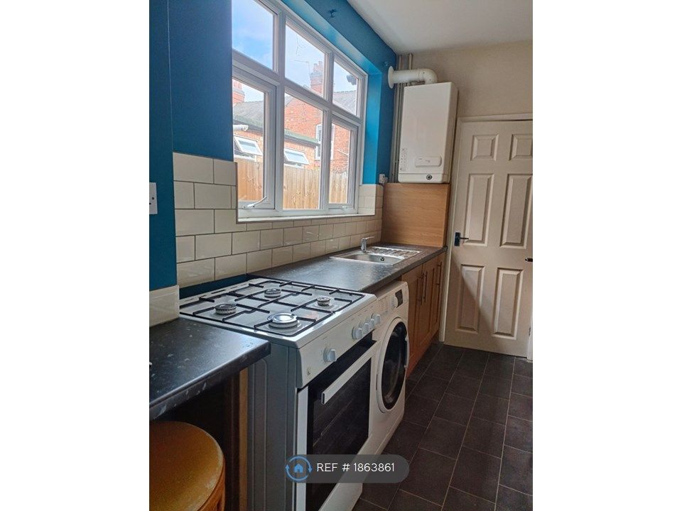 Room to rent in Warwick Street, Leicester LE3, £435 pcm Zoopla