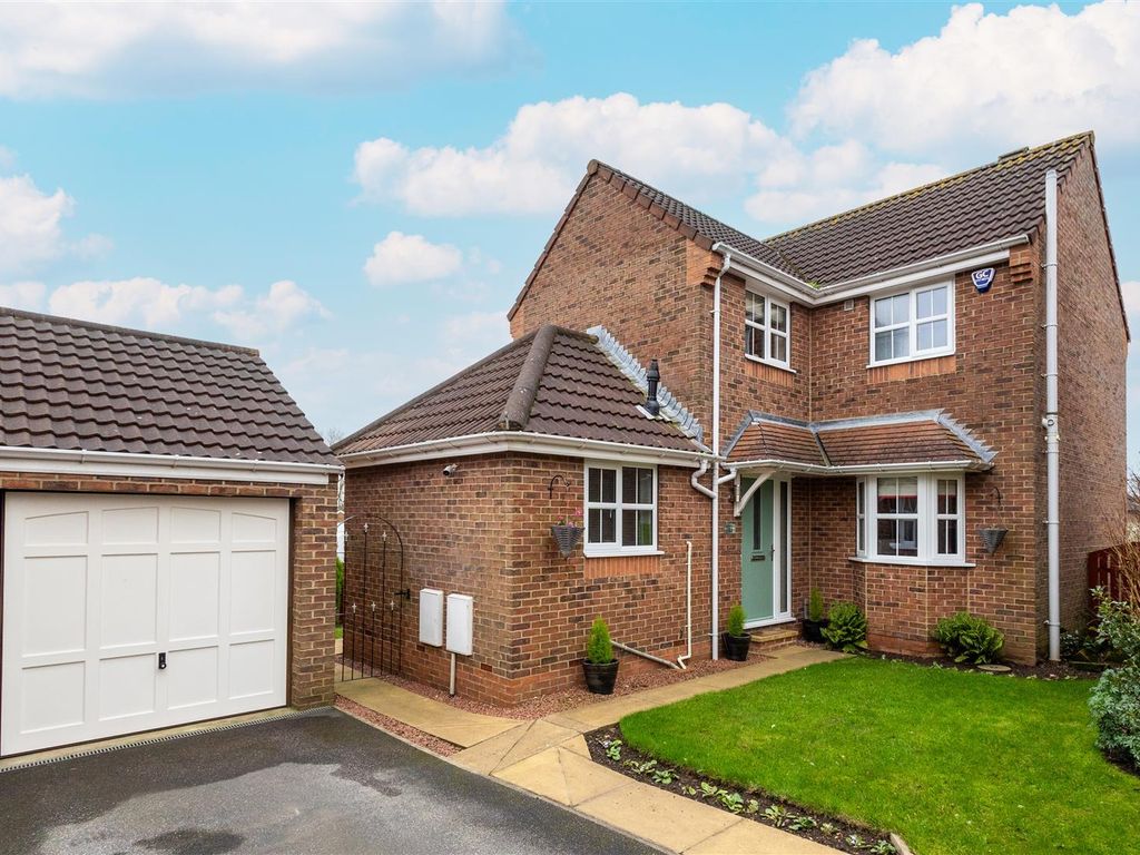 3 bed detached house for sale in Hall Farm Park, Micklefield, Leeds