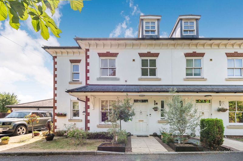 4 bed semidetached house for sale in Windmill Lane, Epsom KT17 Zoopla