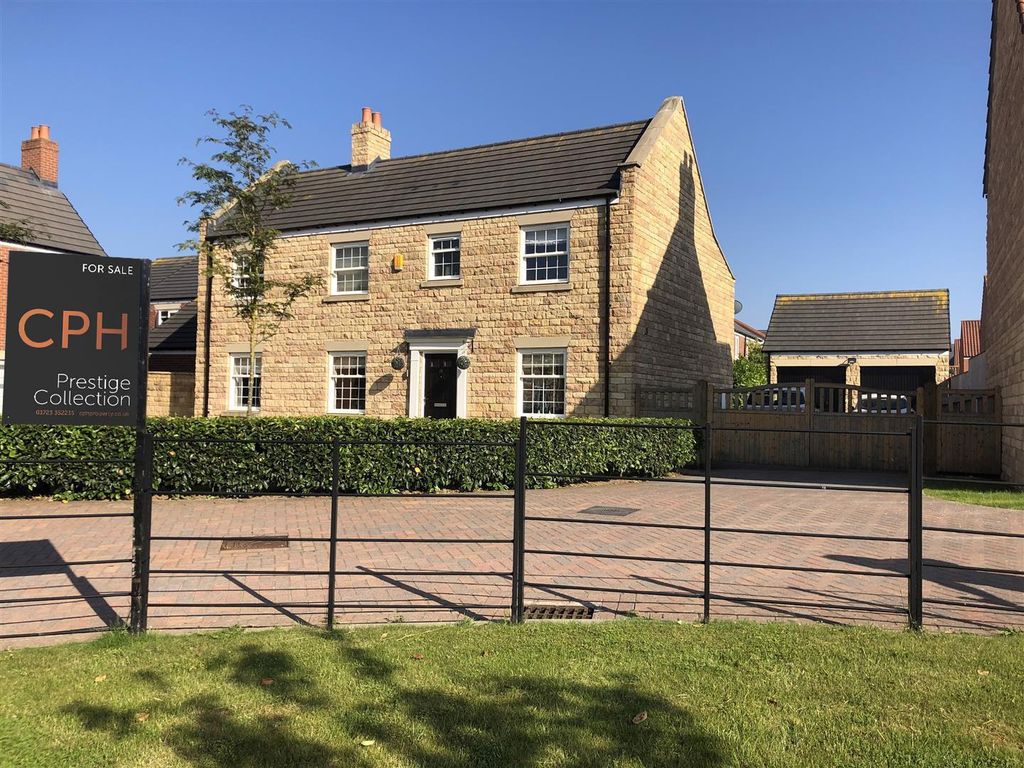 5 bed detached house for sale in Mill Way, Scarborough YO13, £500,000