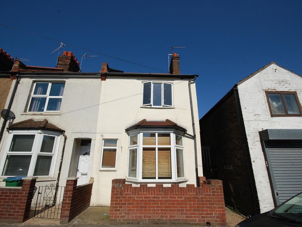 Room to rent in Harwoods Road, Watford WD18 Zoopla