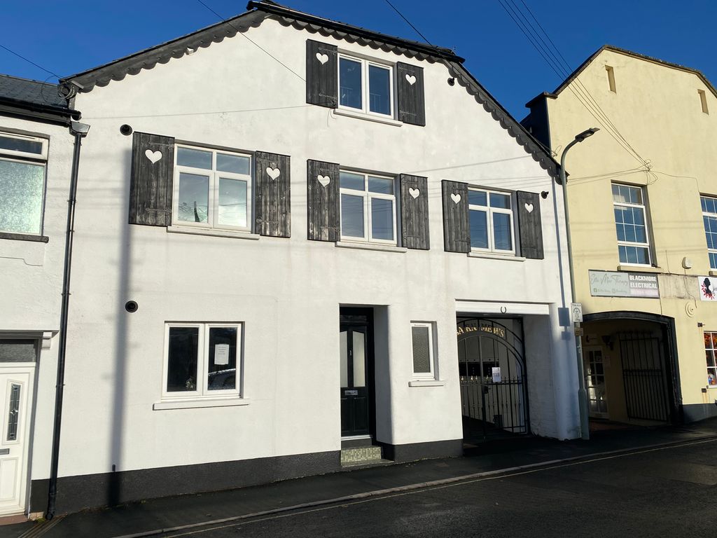 2 bed flat to rent in King Street, Honiton EX14, £685 pcm Zoopla