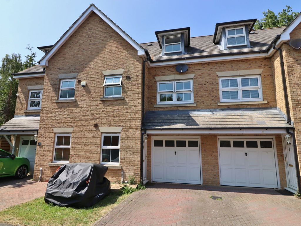 4 bed town house for sale in Lyons Place, Hedge End SO30, £375,000 Zoopla