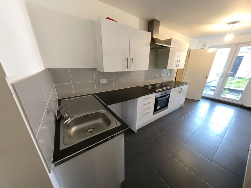 2 bed flat to rent in Commercial Street, Risca, Newport NP11 Zoopla