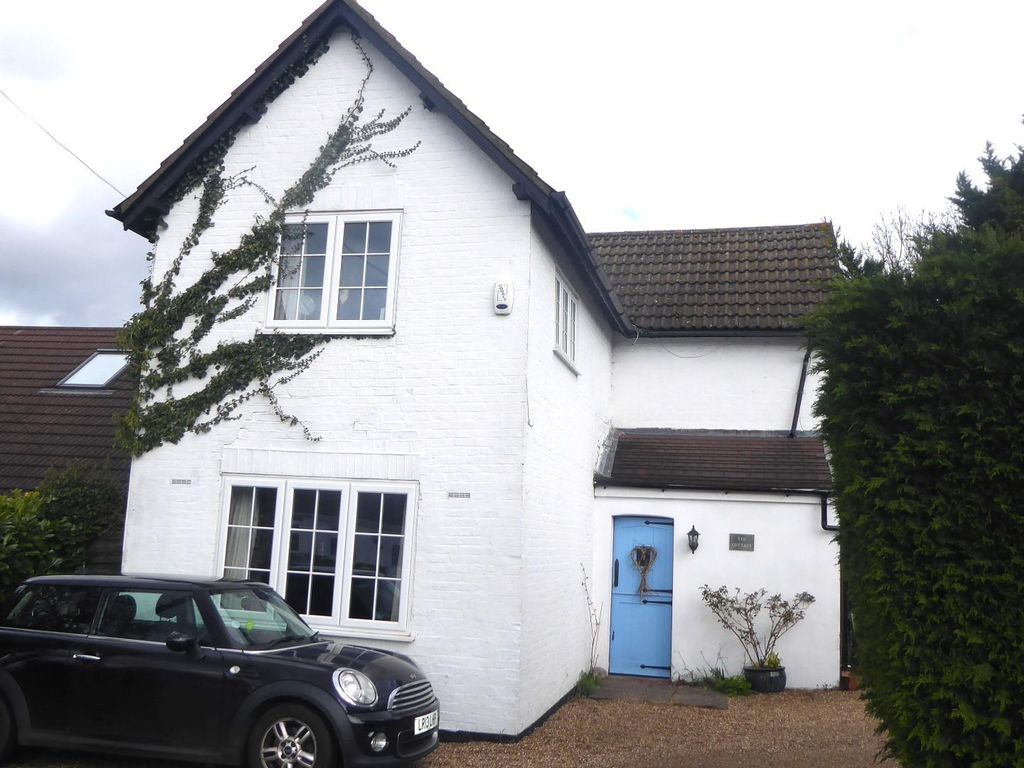 4 bed detached house for sale in Carpenders Avenue, Carpenders Park