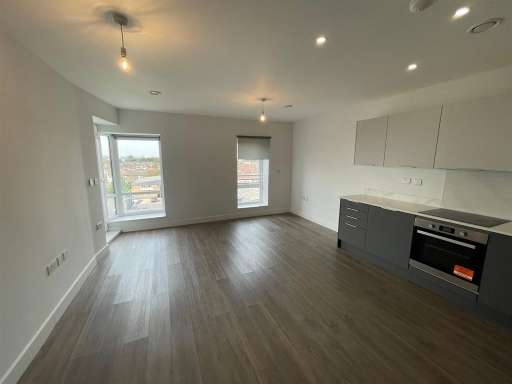 2 bed flat to rent in Featherstone Industrial Estate, Dominion Road