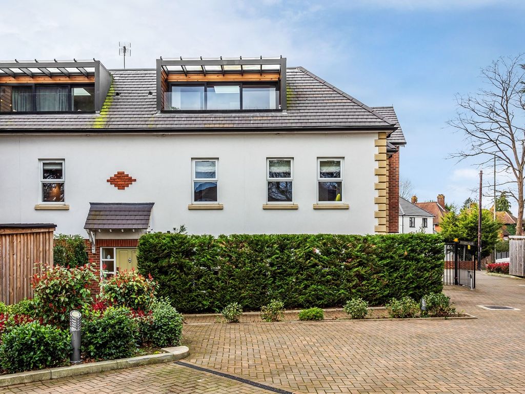 2 bed flat for sale in Crofton Lane, Orpington BR5, £500,000 Zoopla