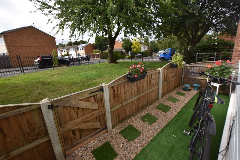 Studio to rent in Fairisle Close, Clifton, Nottingham NG11, £700 pcm