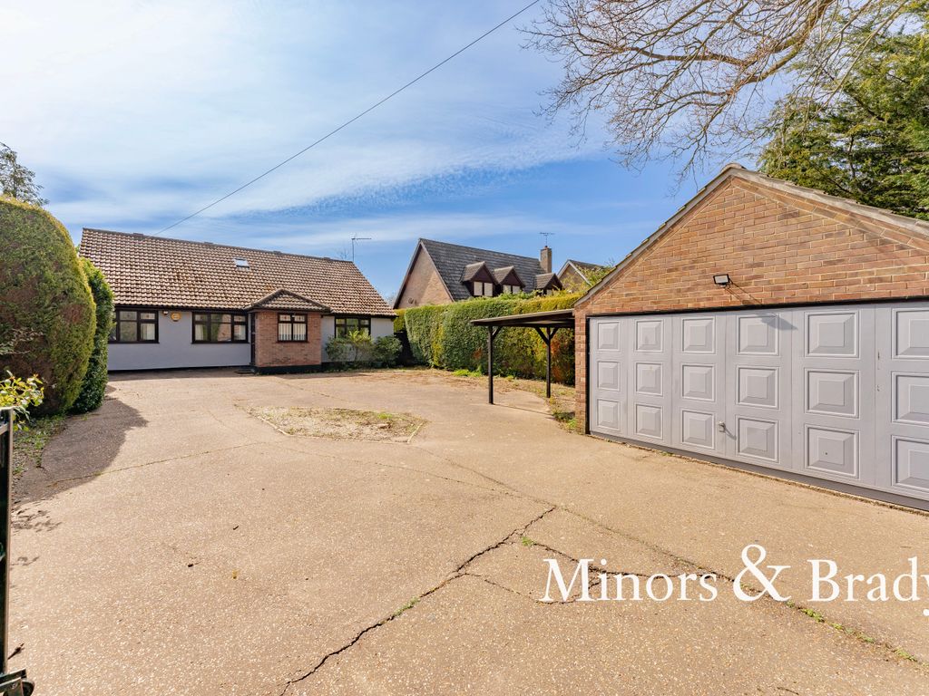 6 bed detached house for sale in Corton Long Lane, Corton, Lowestoft