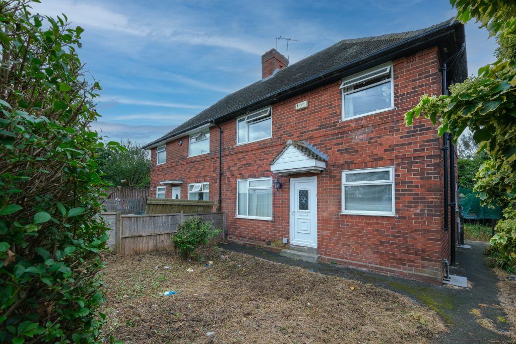 4 bed semidetached house for sale in Belle Isle Road, Leeds LS10, £