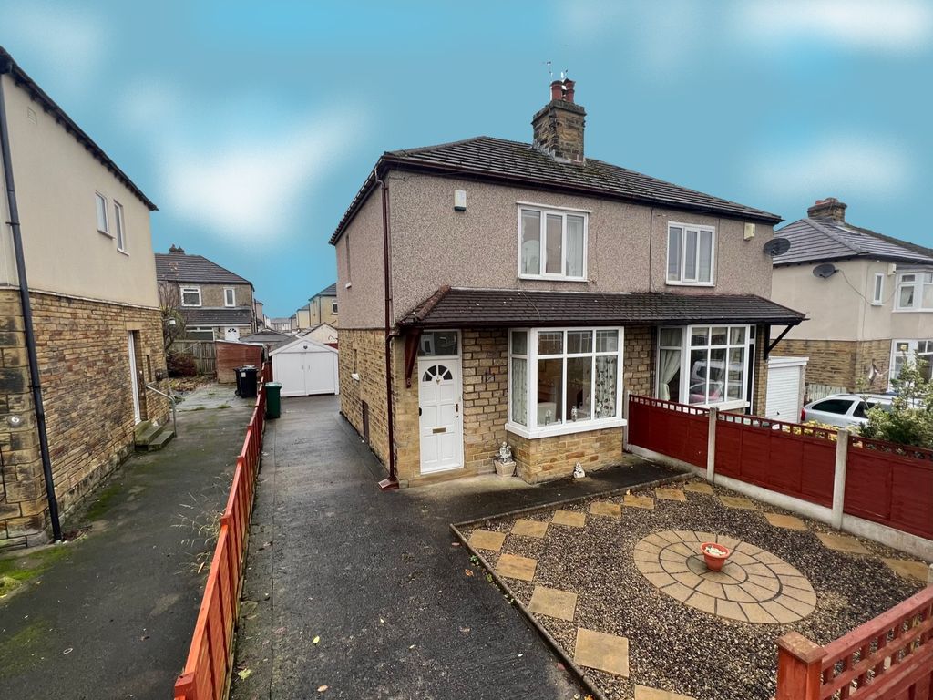 2 bed semidetached house for sale in Glenholme, Shipley, West
