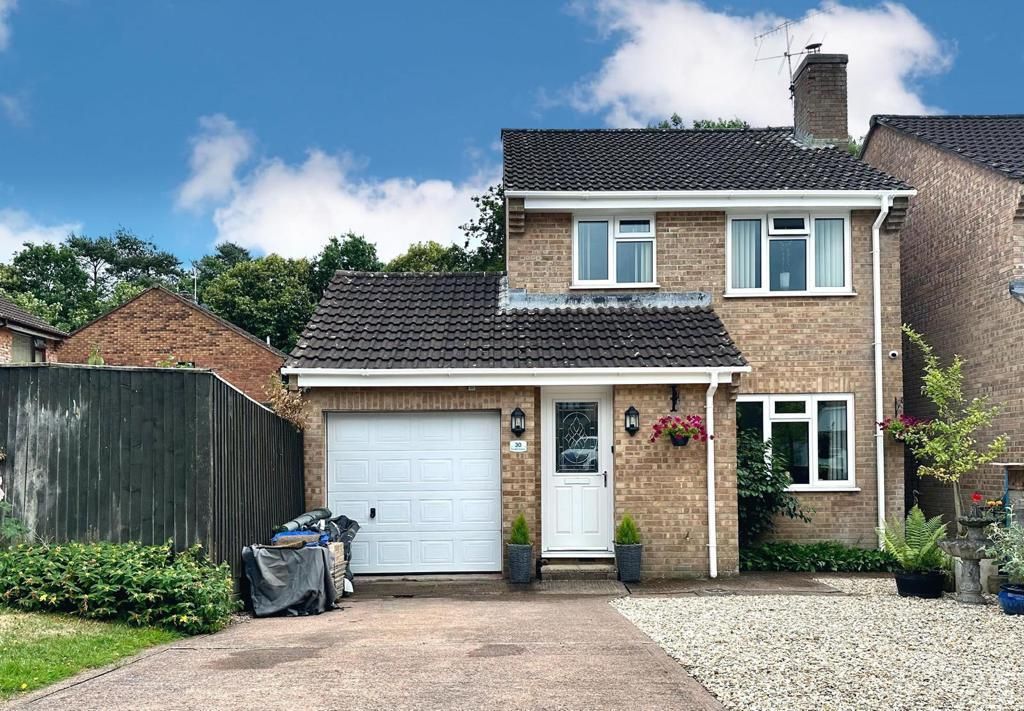 3 bed property for sale in Bluebell Avenue, Tiverton EX16, £415,000